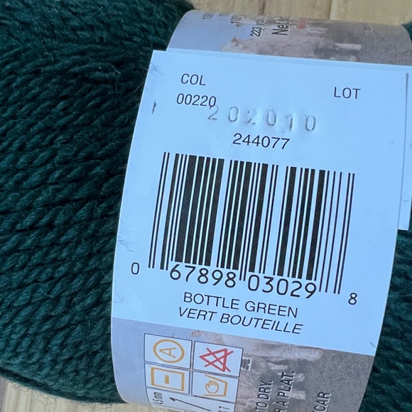 Patons Classic Wool, Merino, 1 skein - Picture 2 of 3